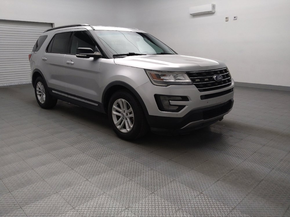Used 2017 Ford Explorer XLT w/ Equipment Group 202A image 13