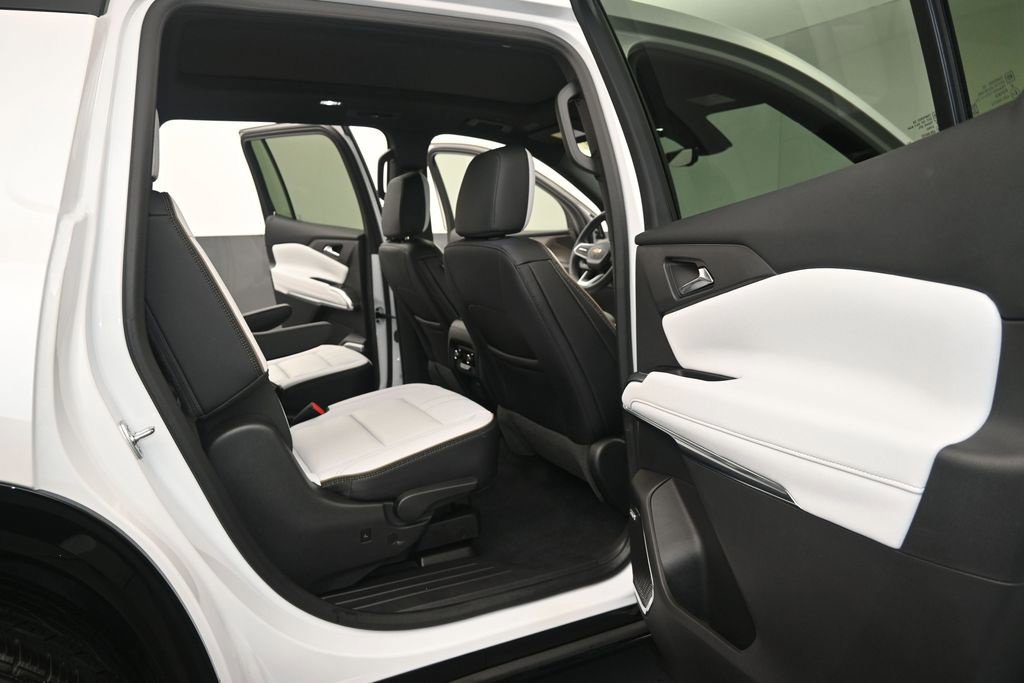 Used 2025 Chevrolet Traverse High Country FWD image 13