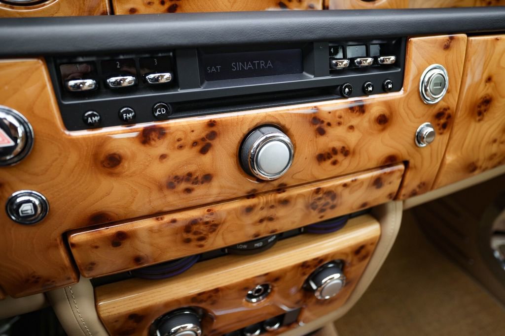 Used 2010 Rolls-Royce Phantom Drophead Coupe image 45