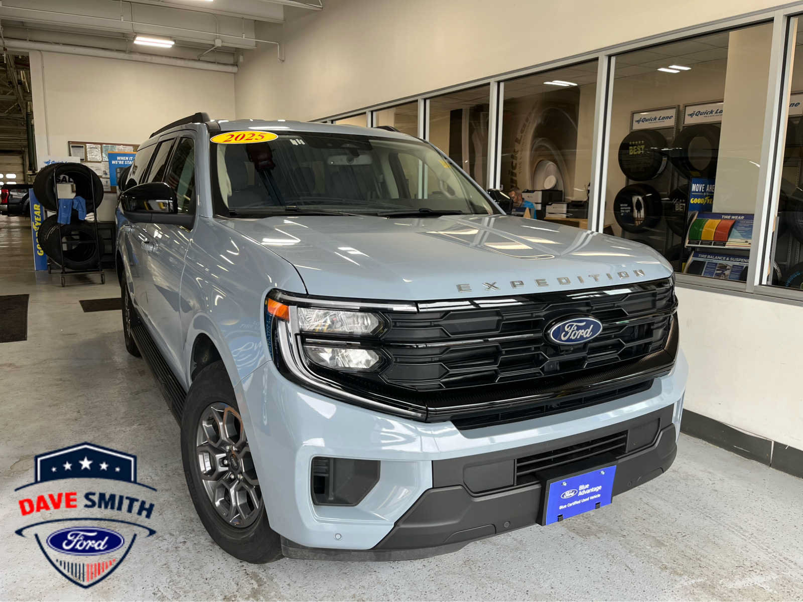 Used 2025 Ford Expedition Max Active AWD/4WD image 1