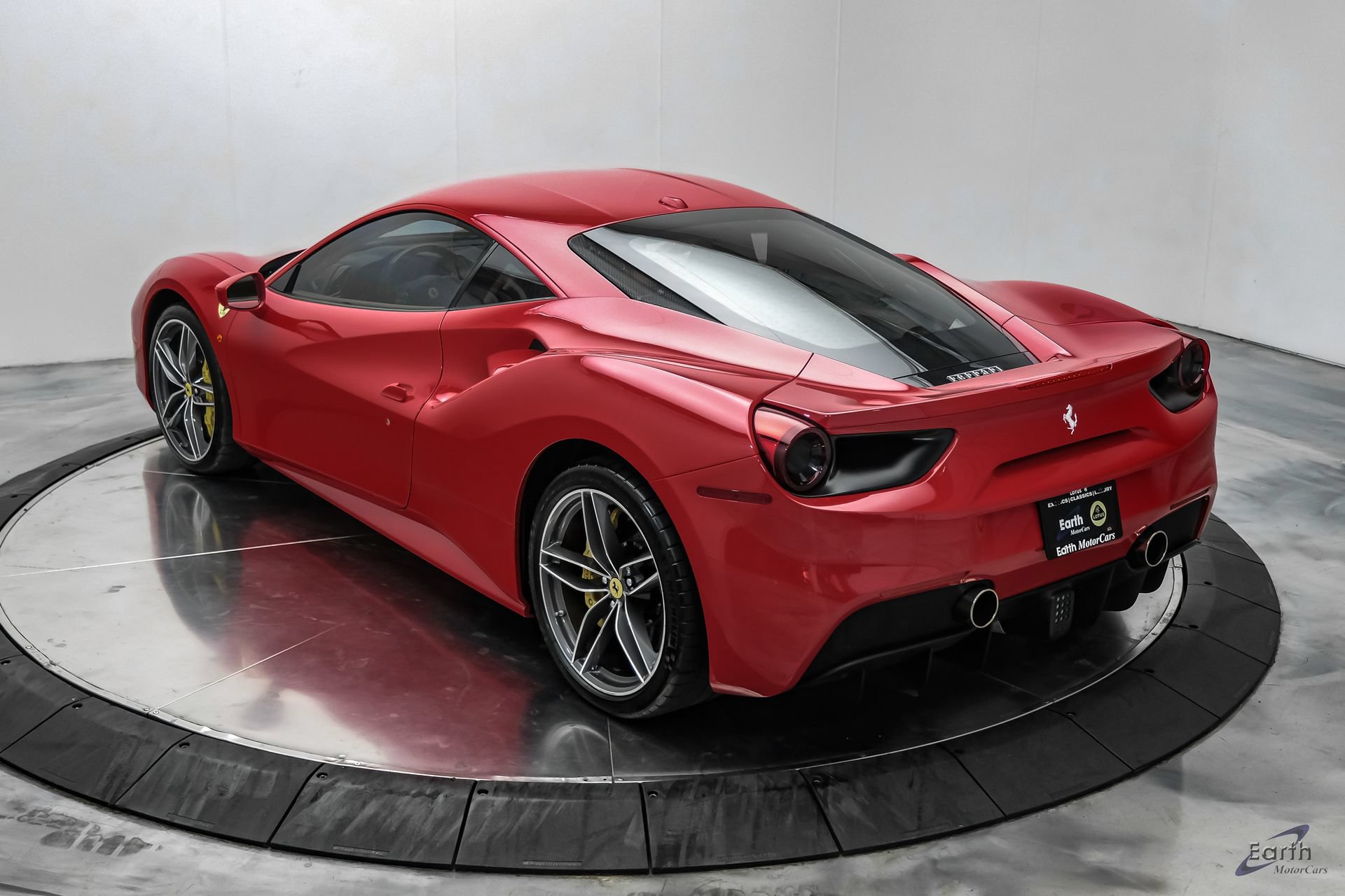 Used 2017 Ferrari 488 GTB RWD image 13