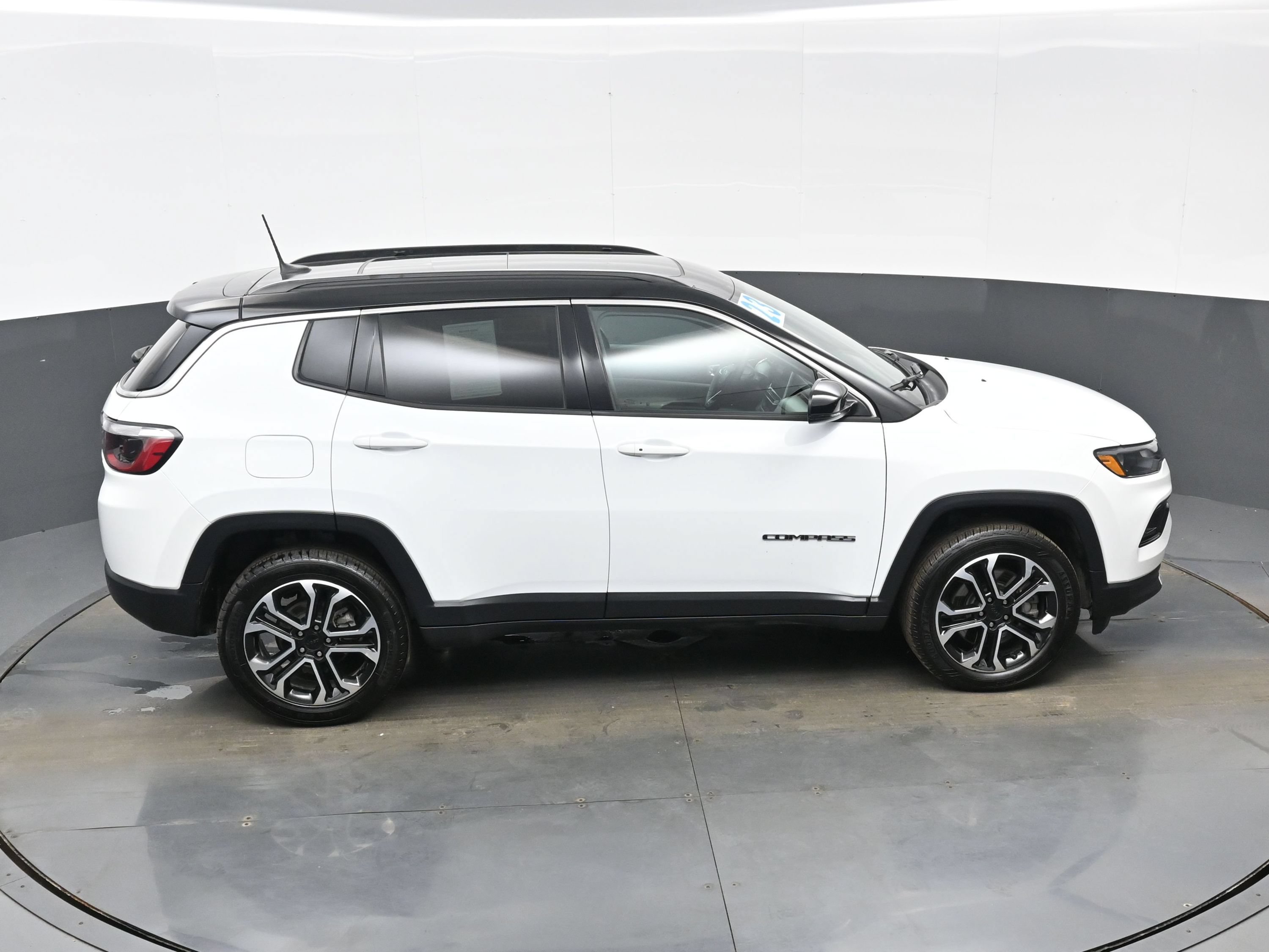 Used 2023 Jeep Compass Limited w/ Sun and Sound Group AWD/4WD image 41
