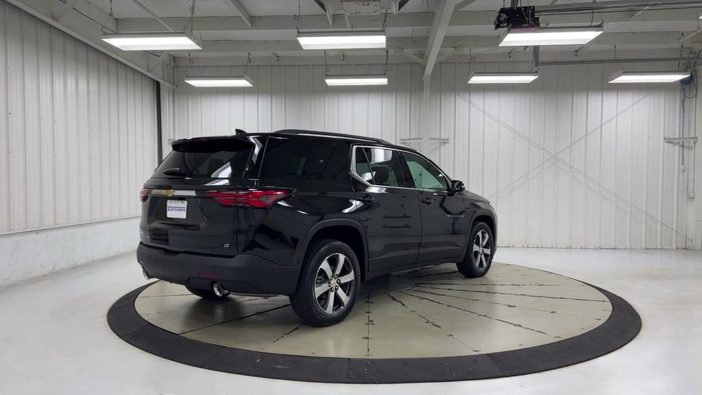 Used 2023 Chevrolet Traverse LT w/ LT Premium Package image 8