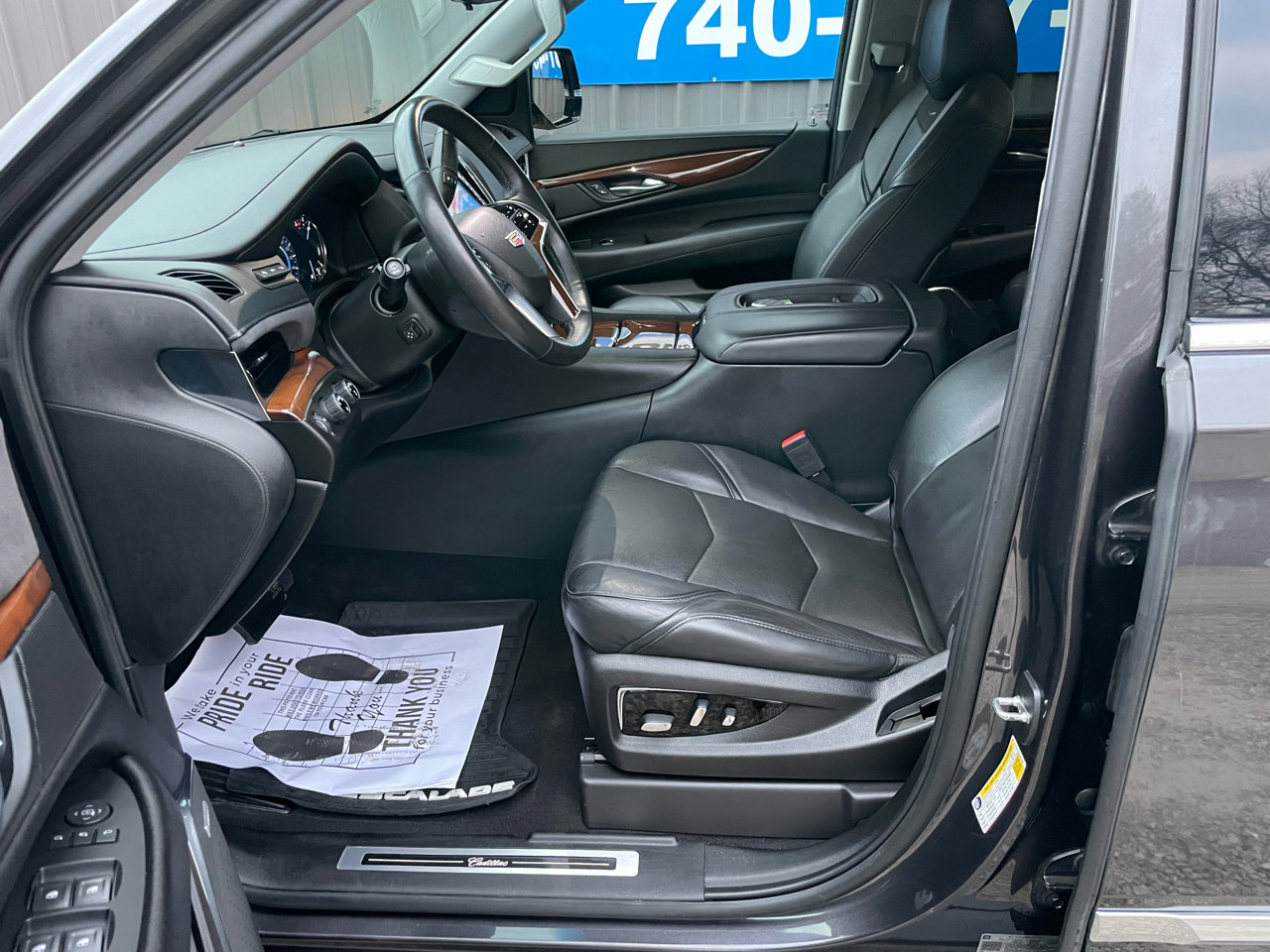 Used 2017 Cadillac Escalade Premium Luxury image 7