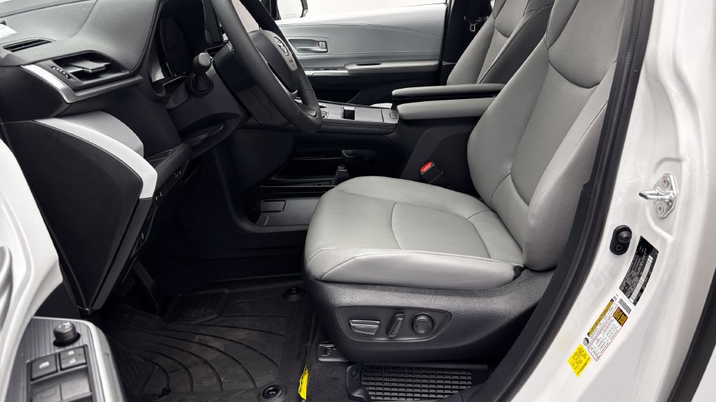 Certified 2026 Toyota Sienna XLE FWD image 12