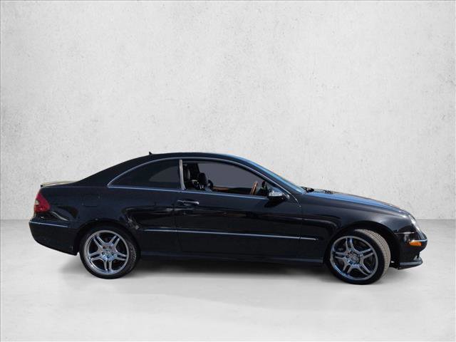 Used 2009 Mercedes-Benz CLK 550 Coupe image 4