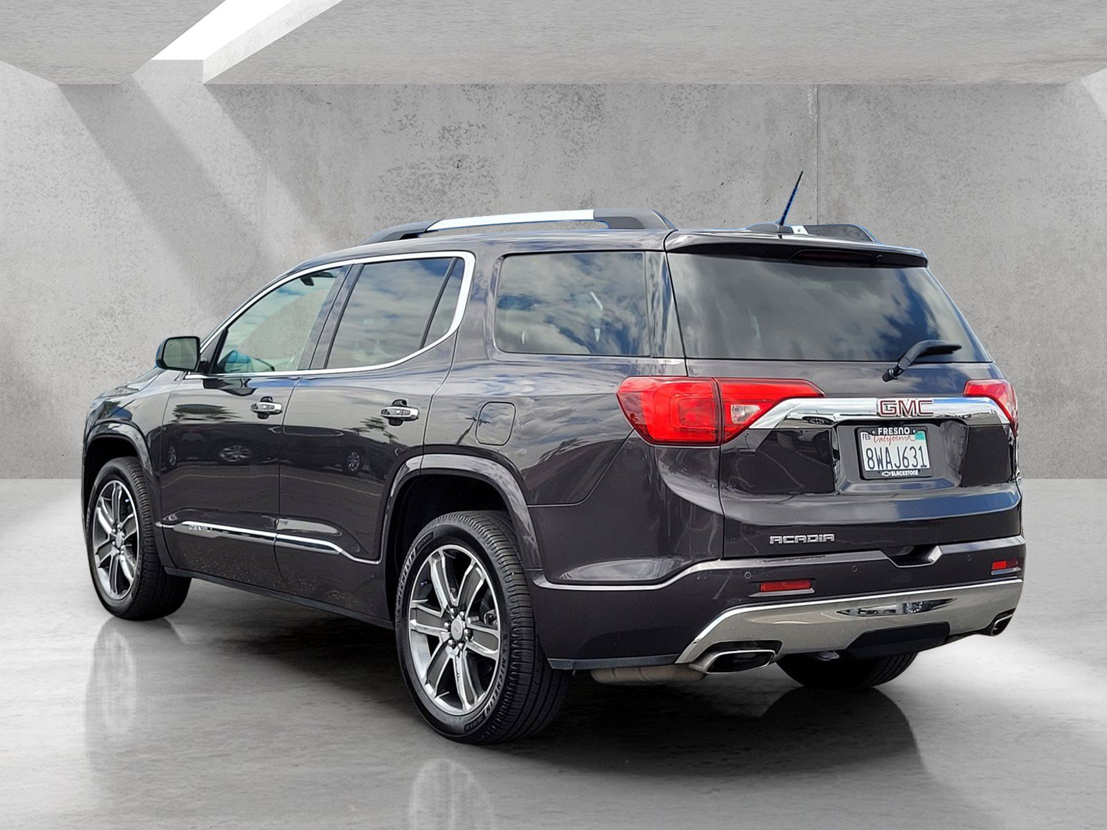 Used 2018 GMC Acadia Denali w/ Technology Package FWD image 6