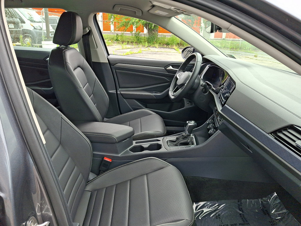 Used 2024 Volkswagen Jetta SE FWD image 12