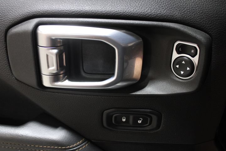 Used 2023 Jeep Gladiator Overland AWD/4WD image 16