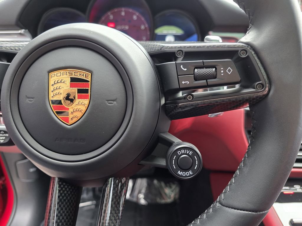 Certified 2025 Porsche Macan GTS image 30