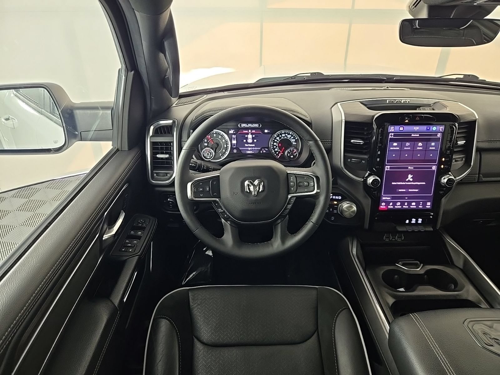 Used 2025 RAM 1500 Laramie AWD/4WD image 11