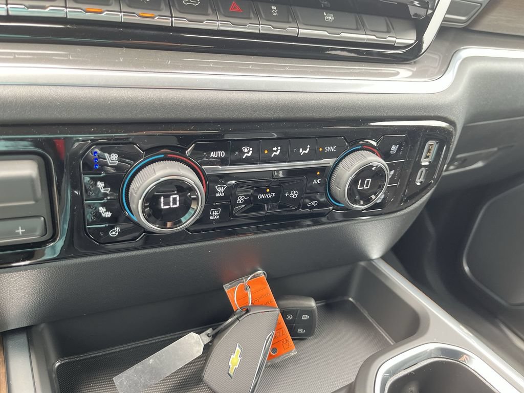 New 2026 Chevrolet Silverado 1500 High Country w/ High Country Premium Package AWD/4WD image 19