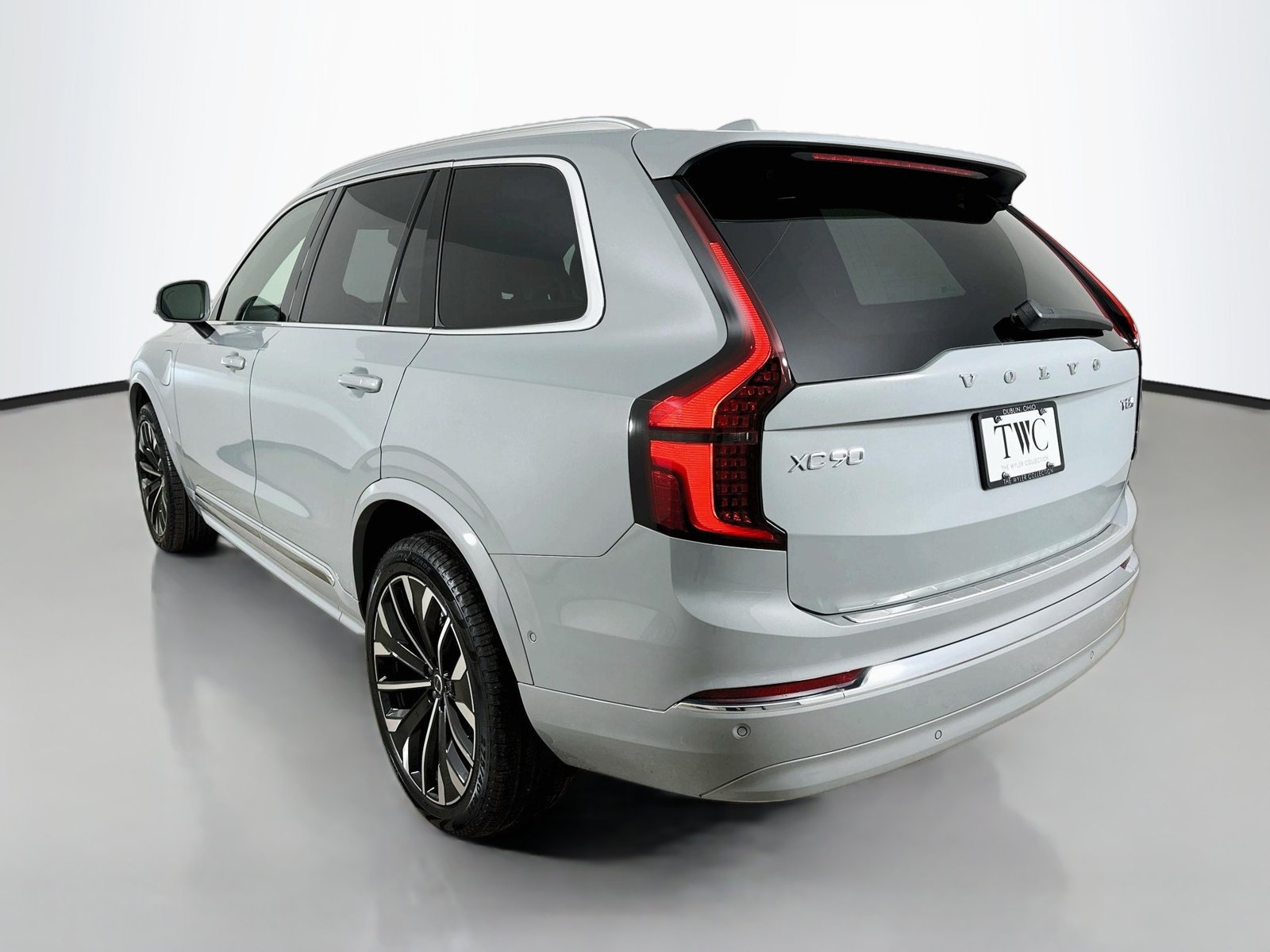 New 2026 Volvo XC90 T8 Plus w/ Protection Package Premier AWD/4WD image 7