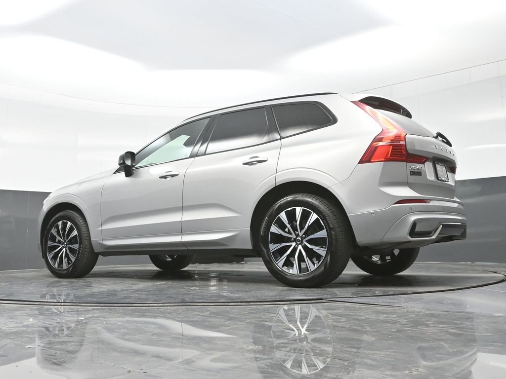 Used 2025 Volvo XC60 B5 Plus image 22