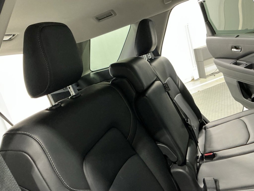 Used 2025 Nissan Pathfinder SL image 25