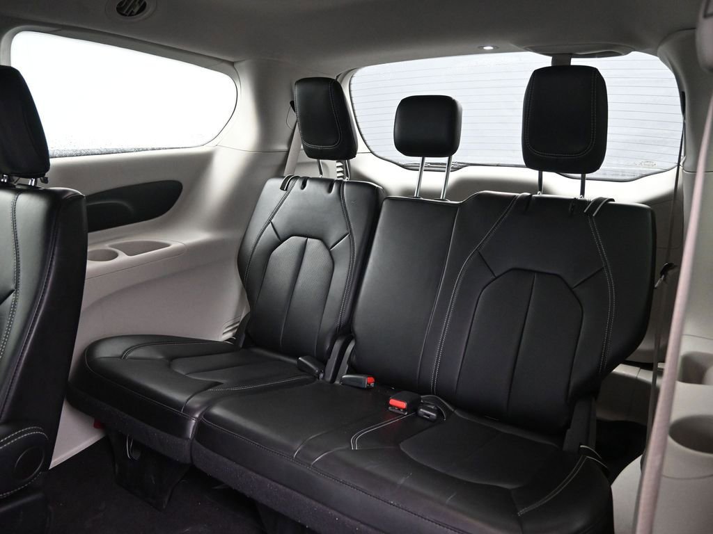 Used 2024 Chrysler Pacifica Touring-L FWD image 26