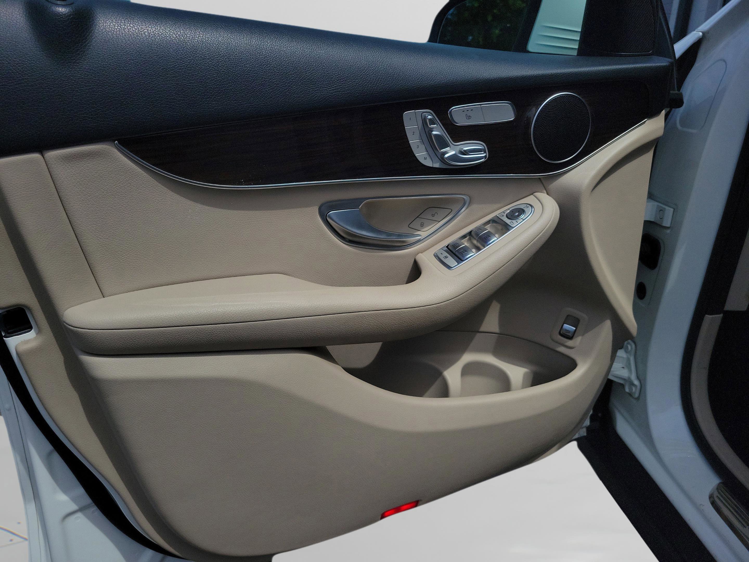 Certified 2022 Mercedes-Benz GLC 300 image 16