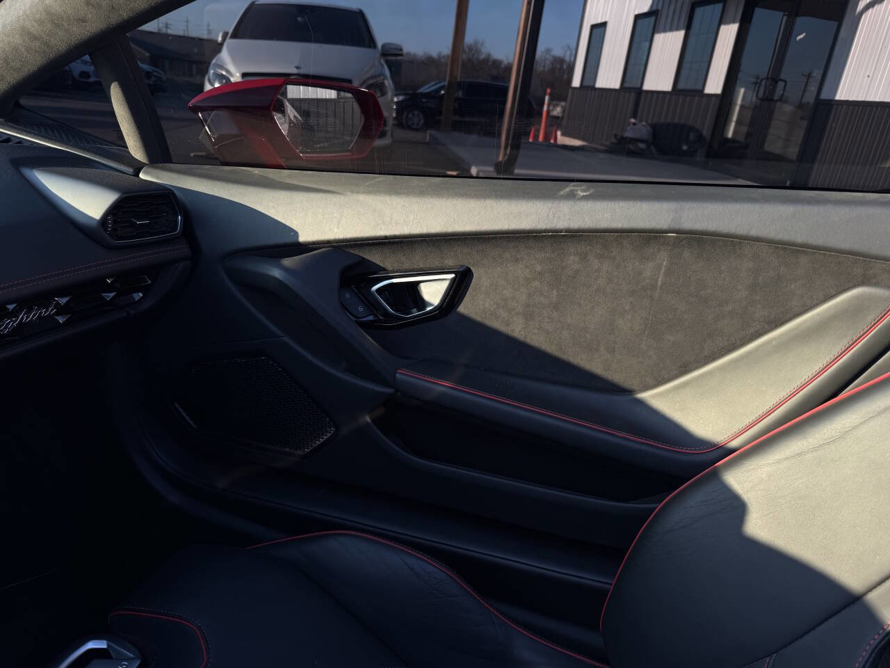 Used 2020 Lamborghini Huracan EVO image 23