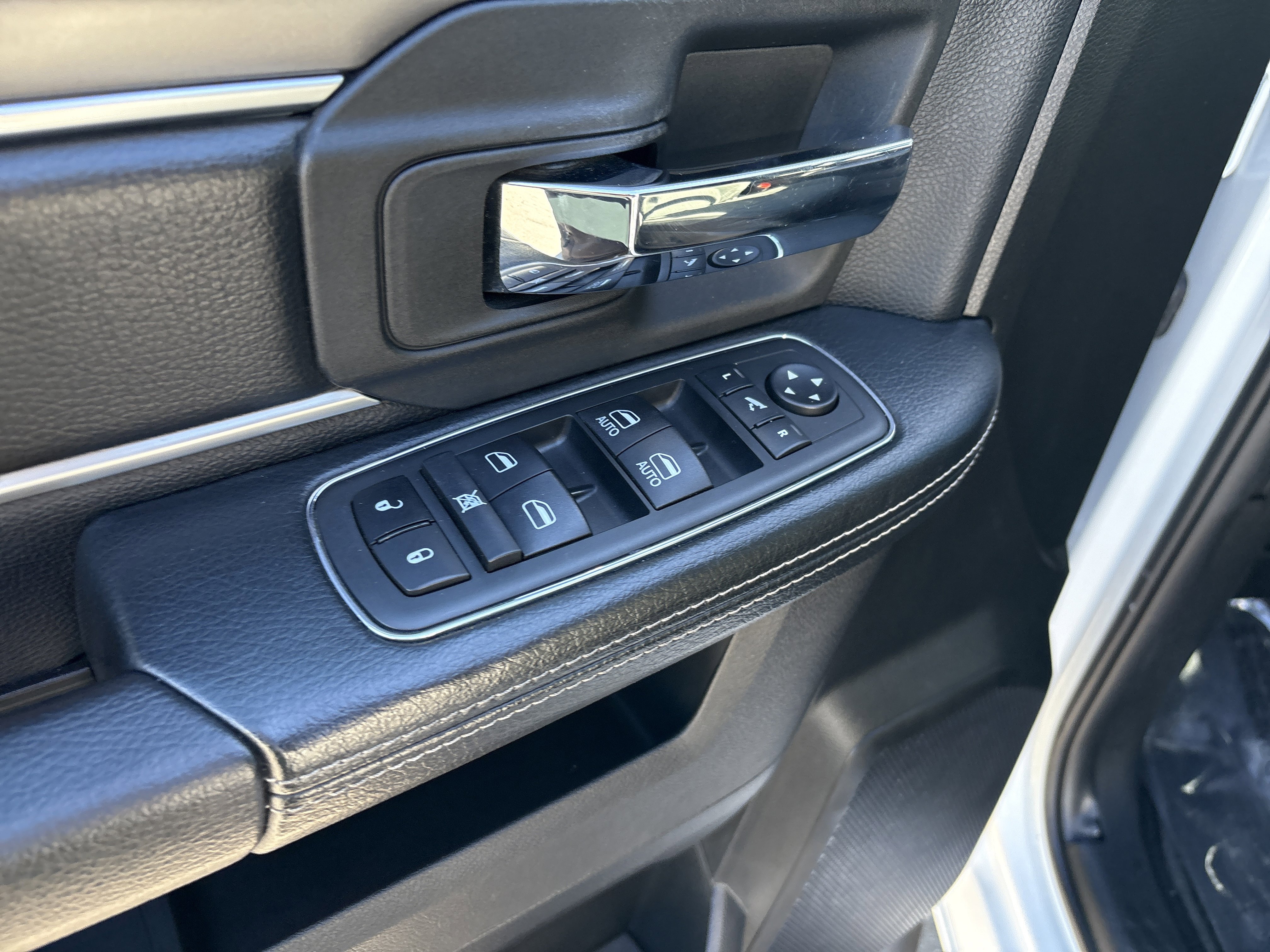 Certified 2021 RAM 1500 Classic Warlock w/ Luxury Group image 12