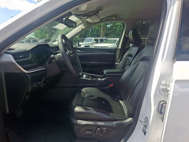 Certified 2023 Jeep Grand Cherokee L Limited w/ Trailer Tow Group (B) AWD/4WD image 13