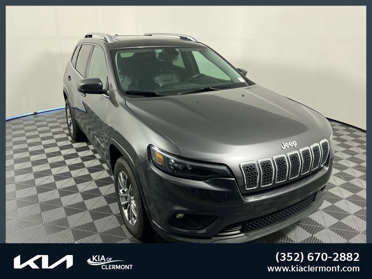 Used 2019 Jeep Cherokee Latitude Plus w/ Comfort/Convenience Group AWD/4WD image 1