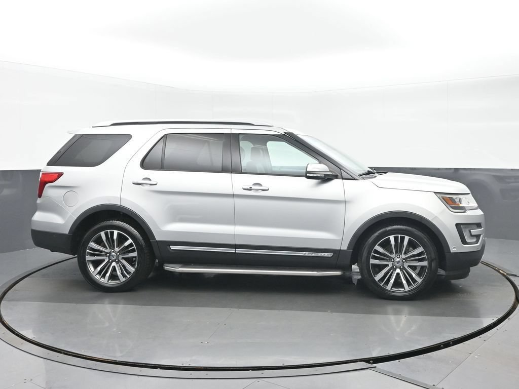 Used 2017 Ford Explorer Platinum AWD/4WD image 2