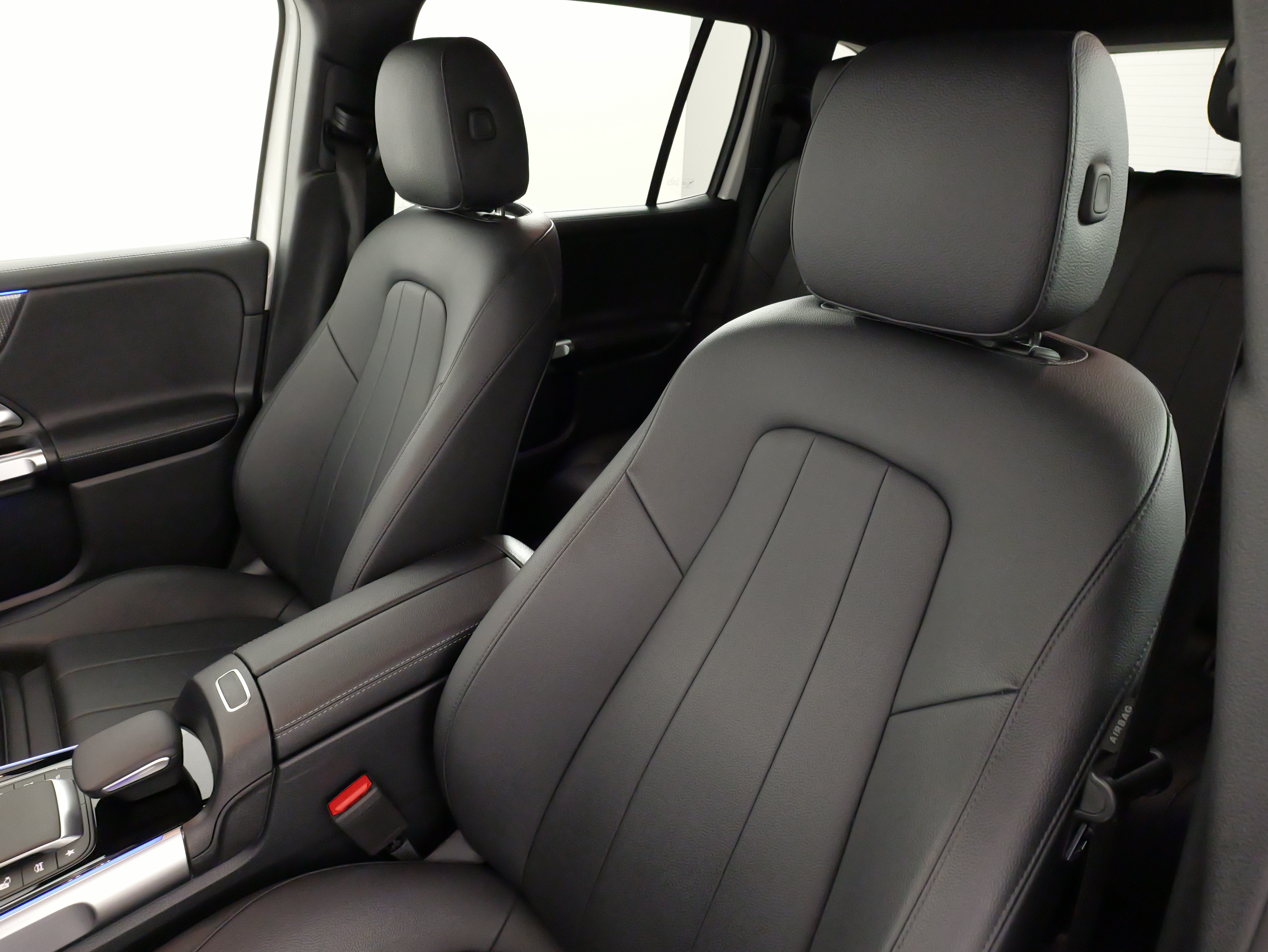 Used 2022 Mercedes-Benz GLB 250 4MATIC image 30