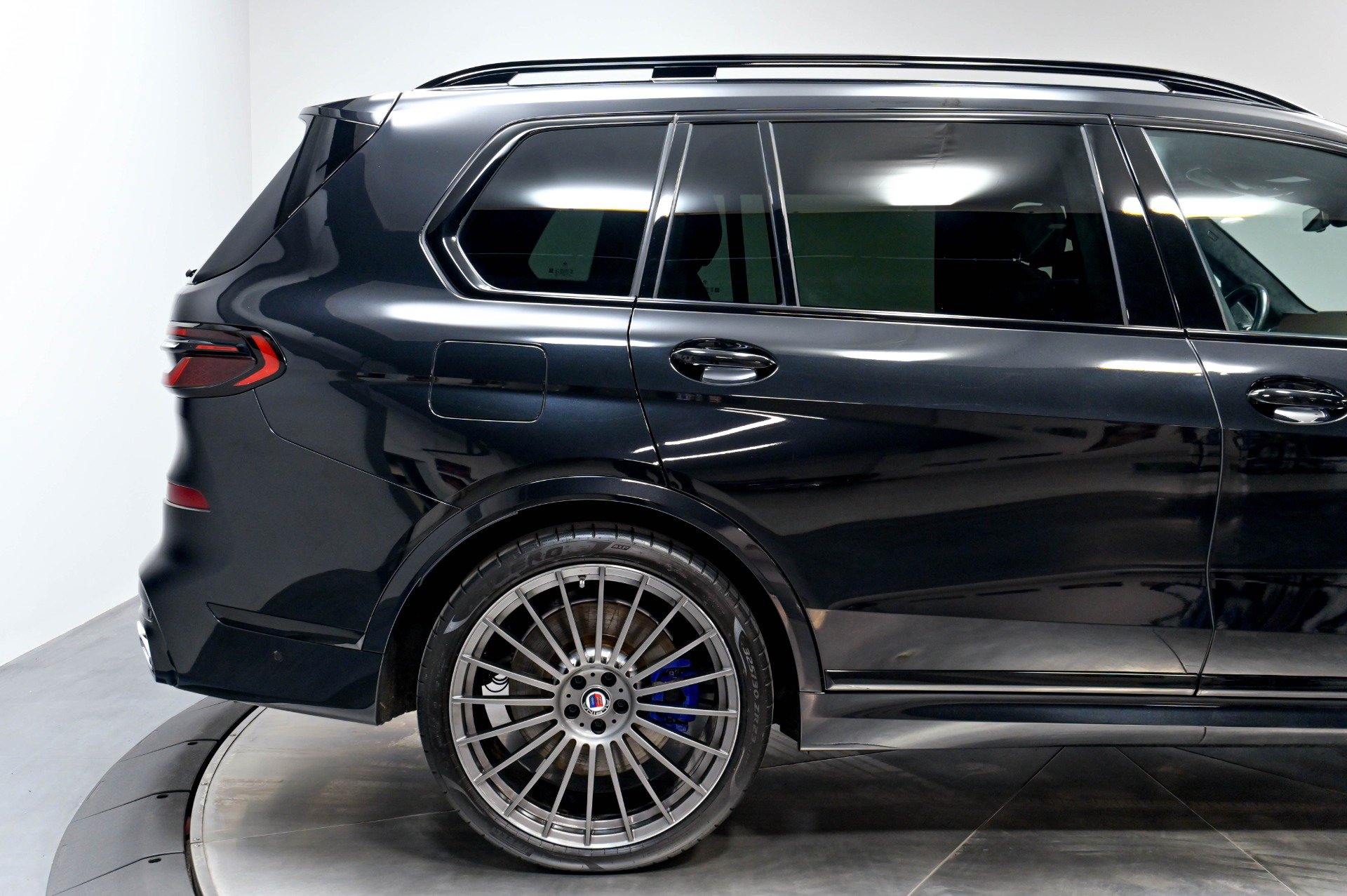 Used 2023 BMW ALPINA XB7 AWD/4WD image 19
