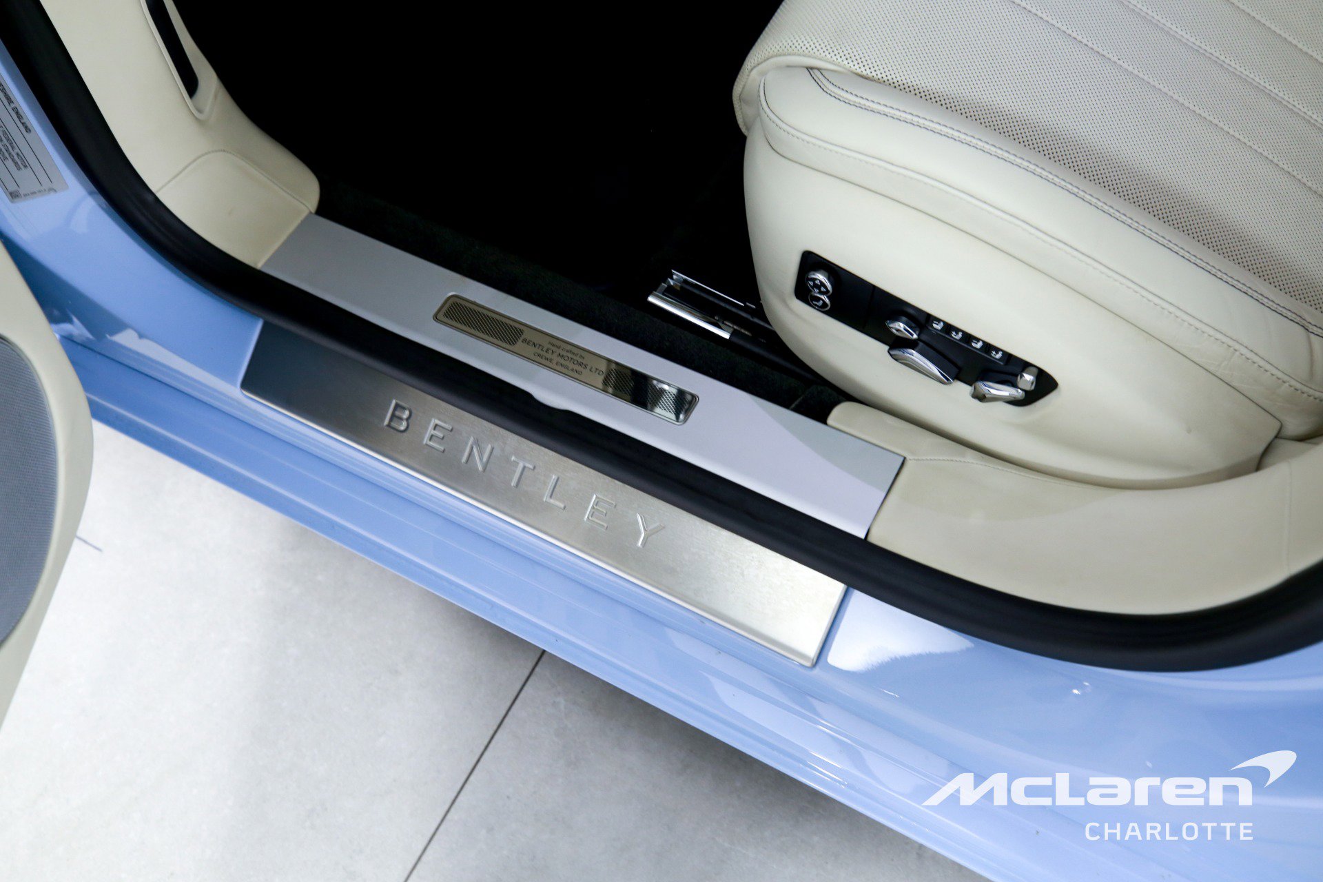 Used 2022 Bentley Flying Spur V8 image 16