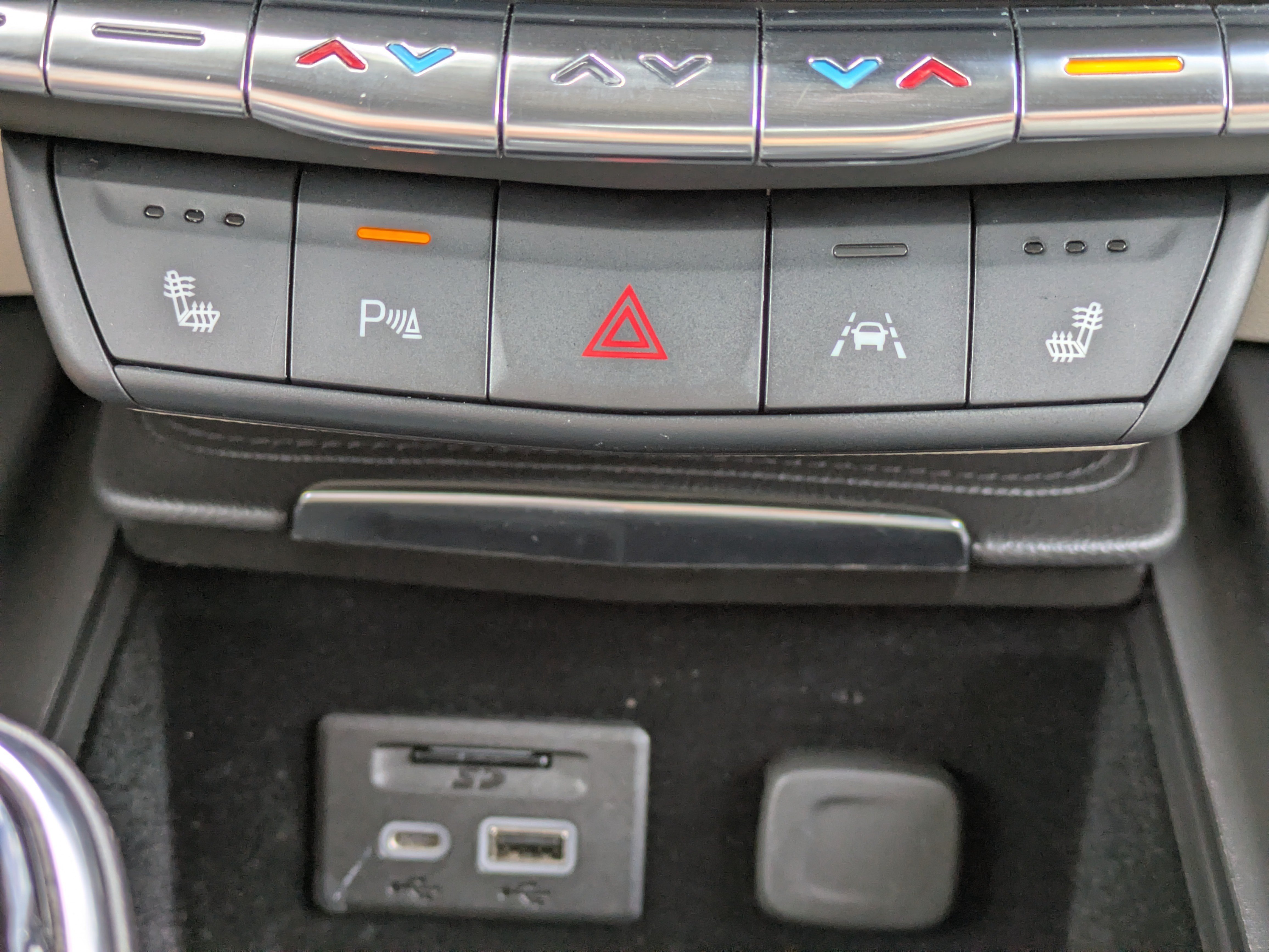 Used 2023 Cadillac XT4 Premium Luxury w/ LPO, Onyx Lite Package AWD/4WD image 26