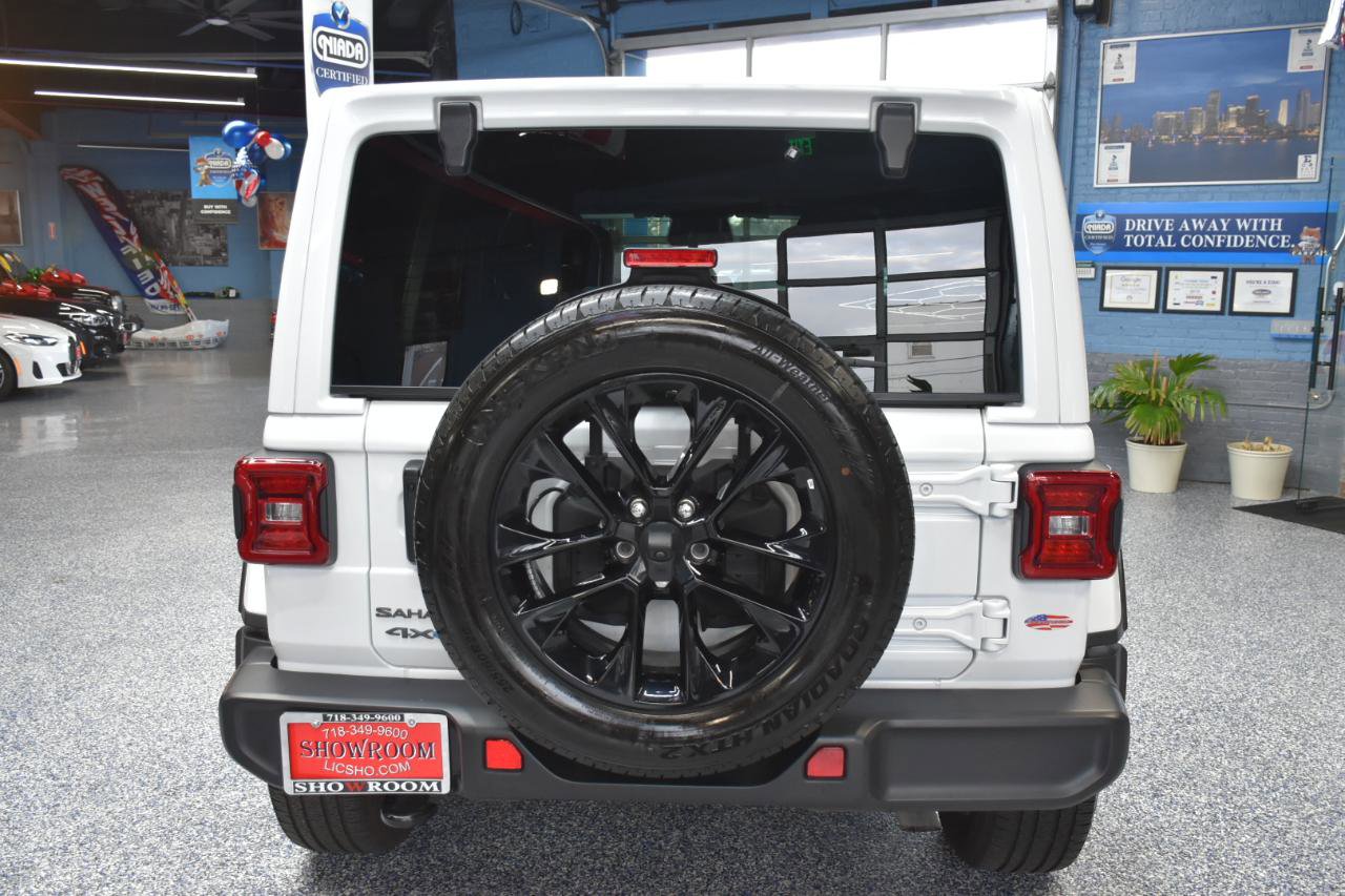 Used 2025 Jeep Wrangler Sahara image 4