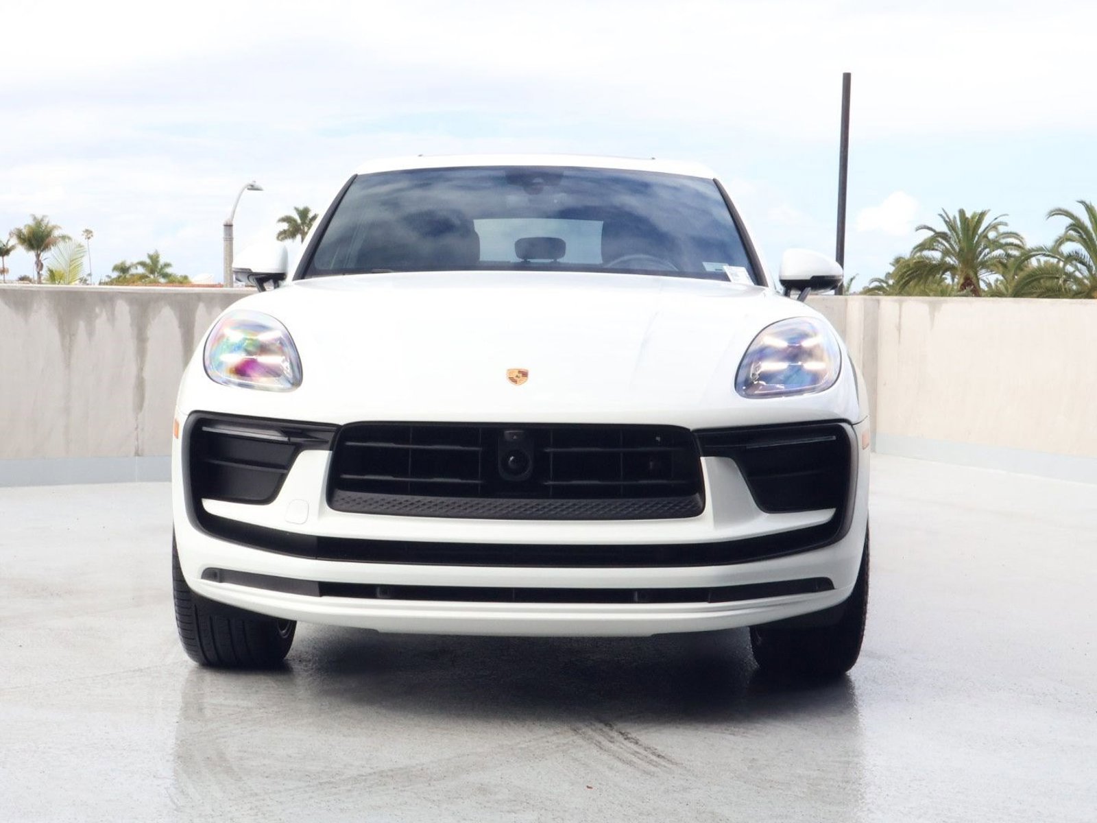 Certified 2025 Porsche Macan AWD/4WD image 6