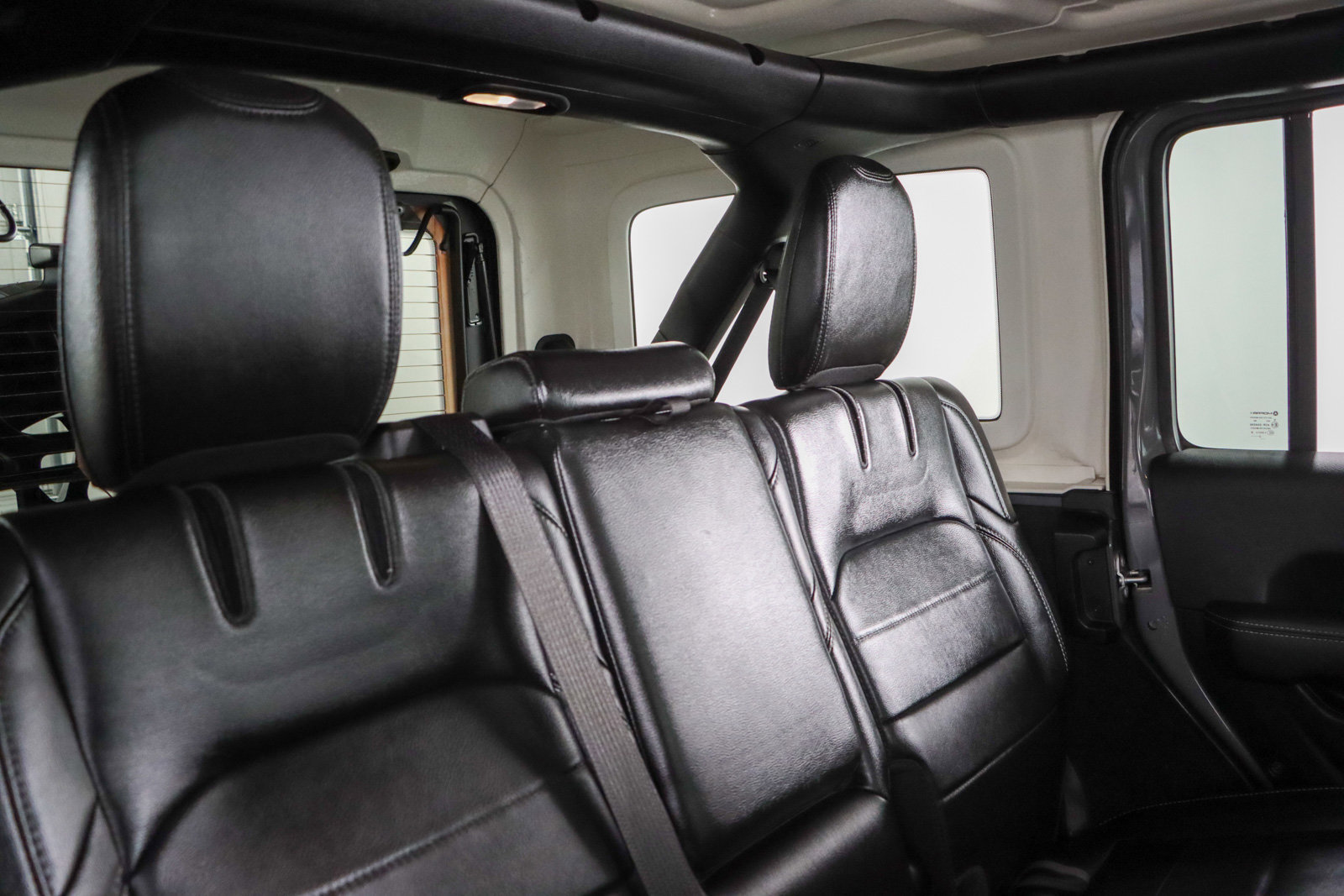 Used 2023 Jeep Wrangler Unlimited Sahara w/ Cold Weather Group AWD/4WD image 29