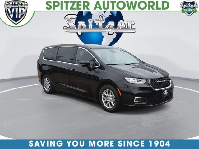 Used 2025 Chrysler Pacifica Select FWD image 3