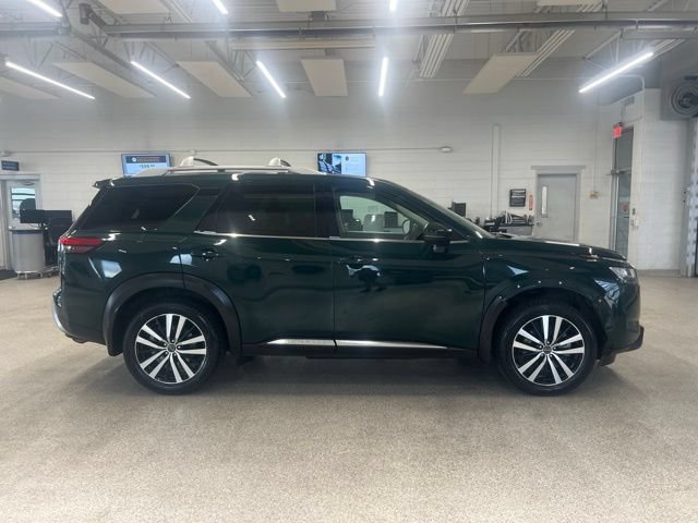 Used 2023 Nissan Pathfinder Platinum AWD/4WD image 4
