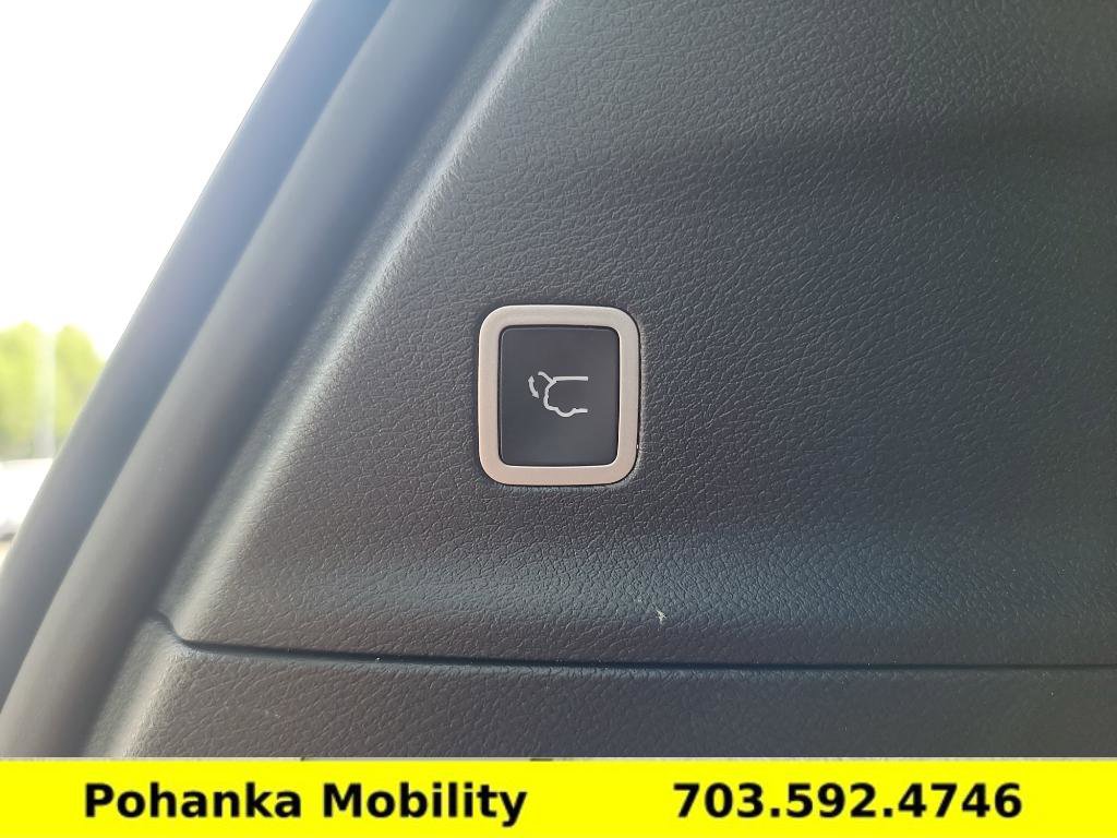 Used 2025 Chrysler Pacifica Select image 28