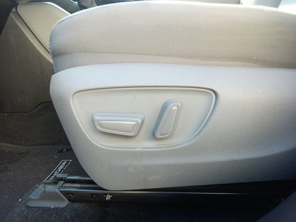 Used 2021 Toyota Highlander L FWD image 19