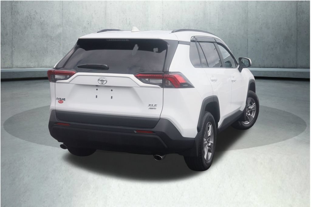 Used 2025 Toyota RAV4 XLE AWD/4WD image 12