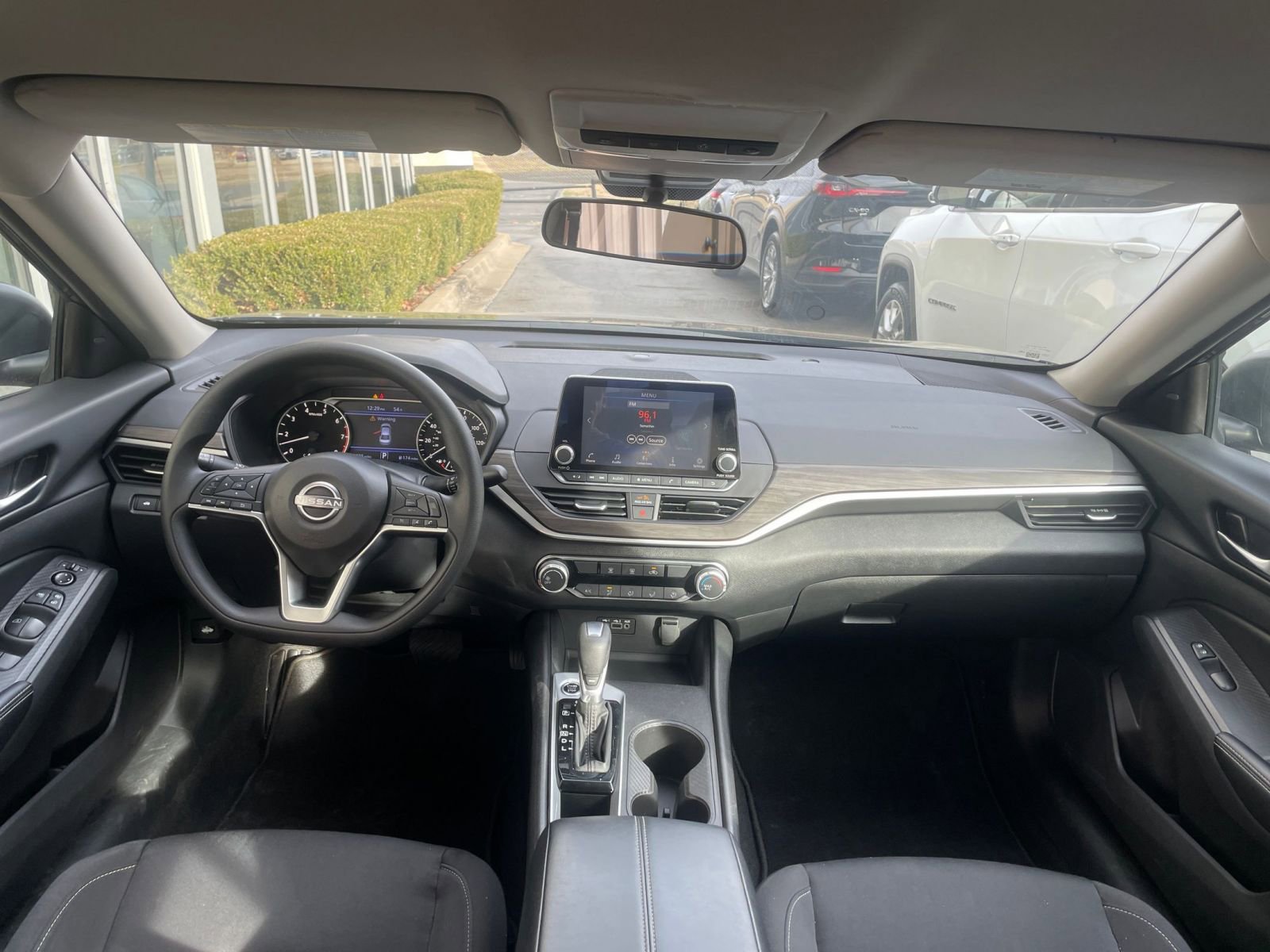 Used 2025 Nissan Altima 2.5 SV image 32