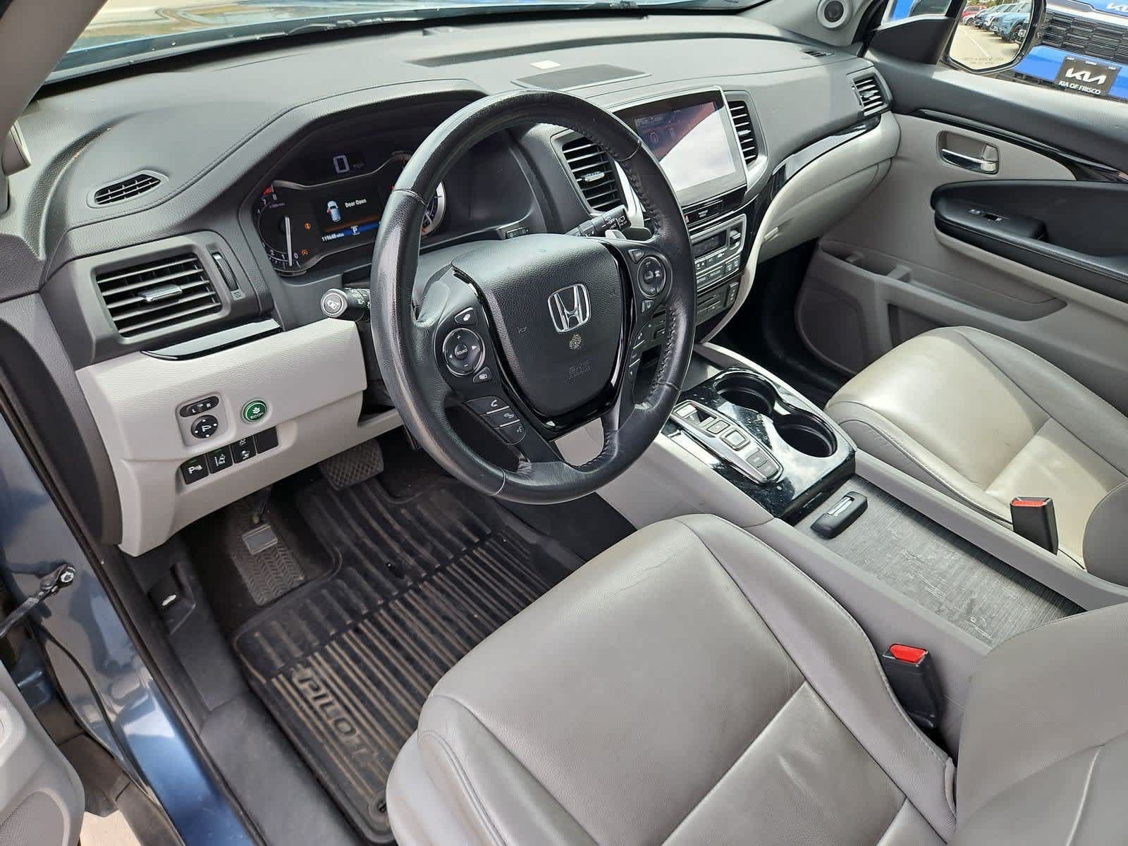 Used 2017 Honda Pilot Touring image 2