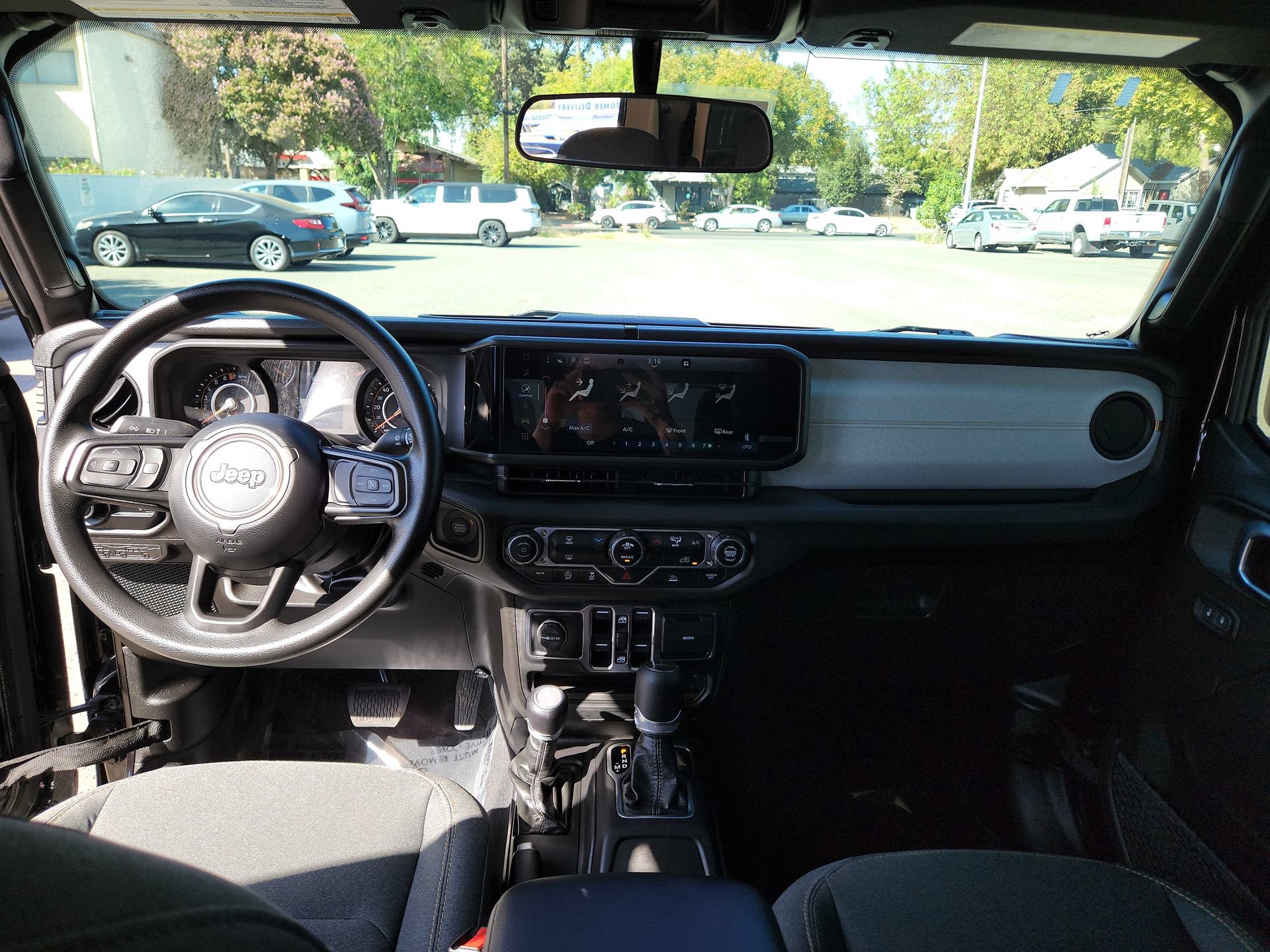 Certified 2025 Jeep Gladiator Sport AWD/4WD image 25
