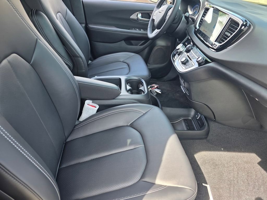 New 2026 Chrysler Voyager LX FWD image 12