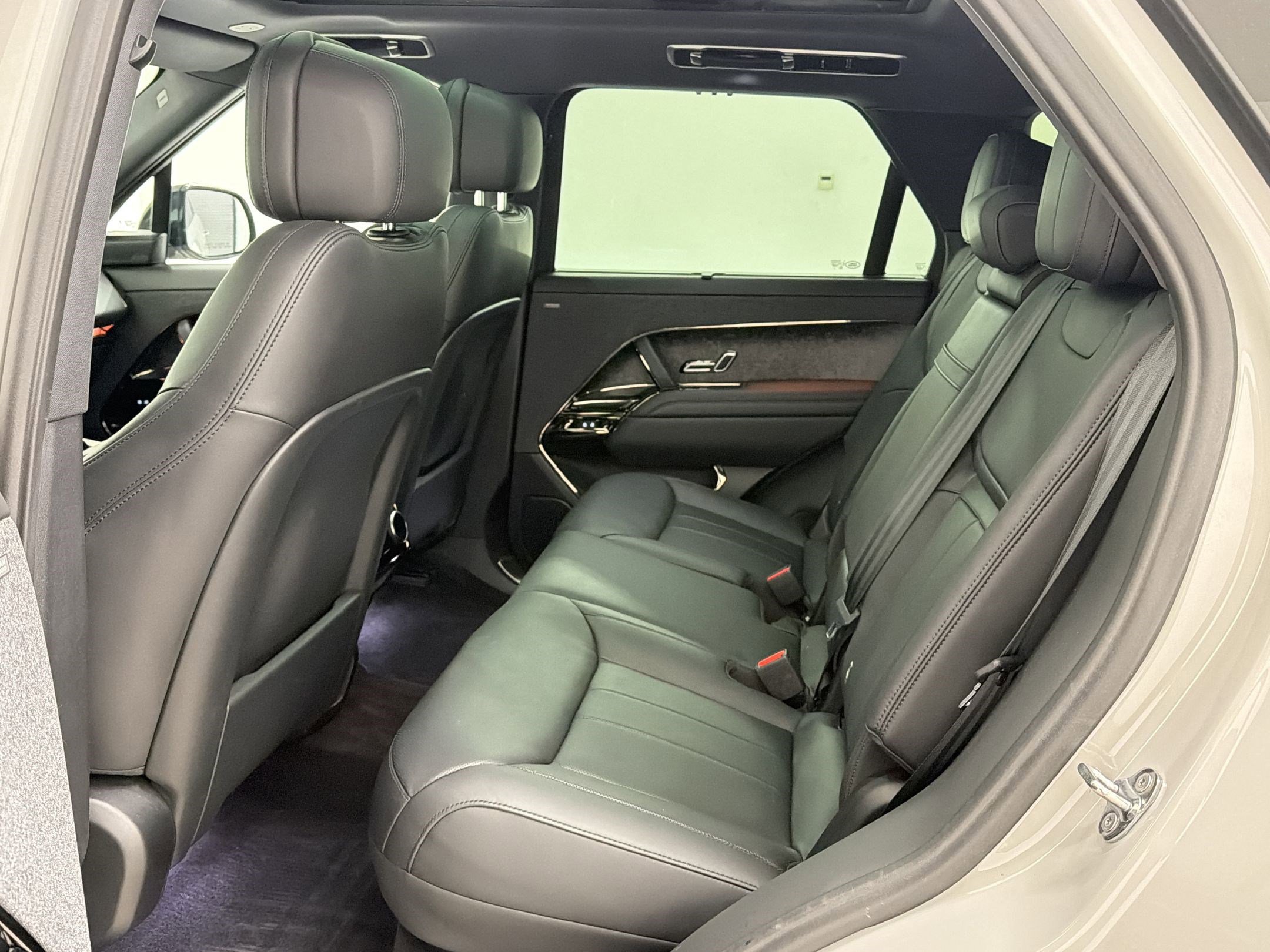 Used 2024 Land Rover Range Rover Sport Dynamic SE image 13