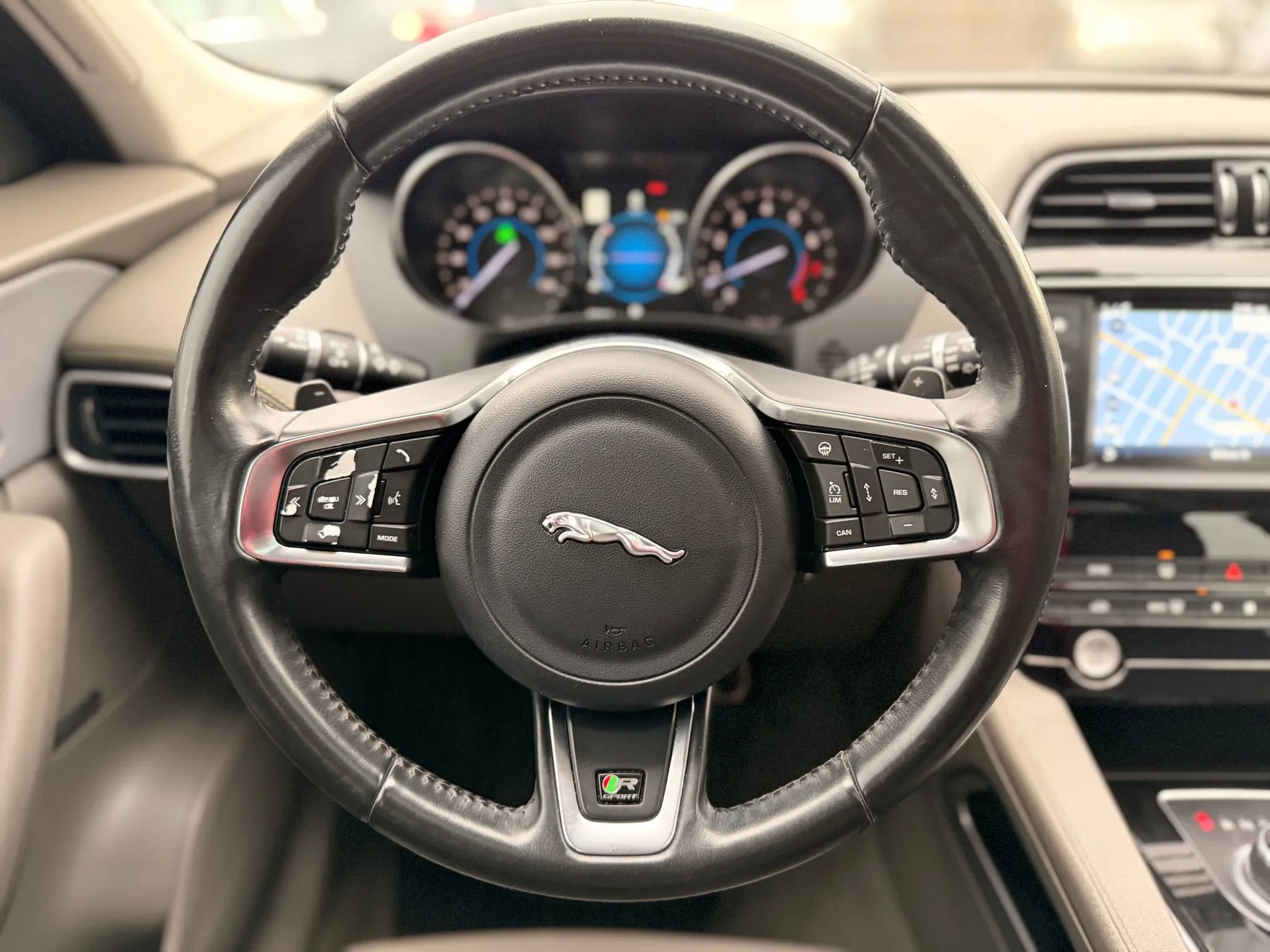 Used 2017 Jaguar F-PACE R-Sport image 33