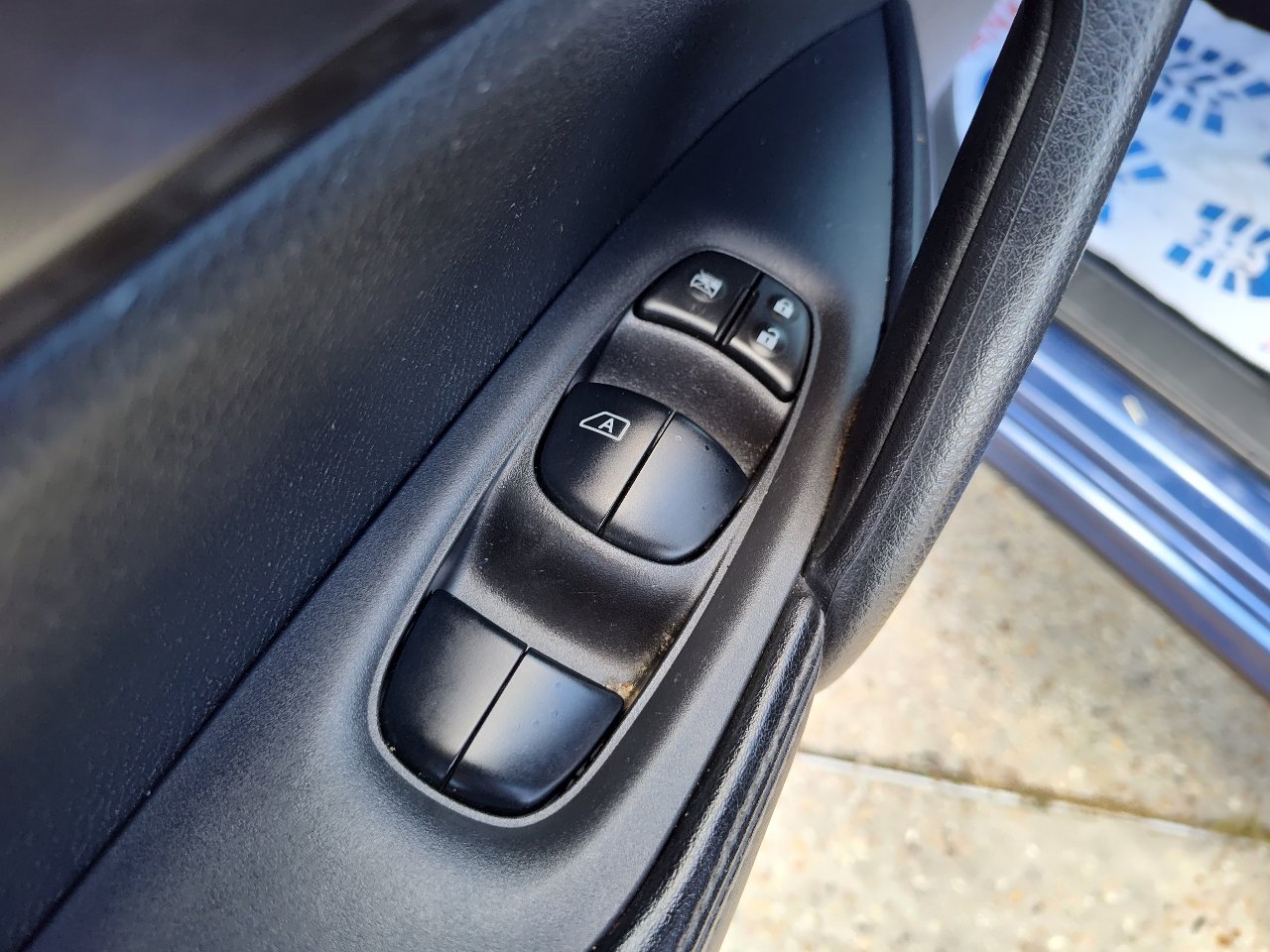 Used 2022 Nissan Rogue Sport S image 15