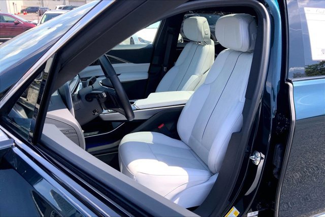 Used 2024 Cadillac Lyriq Luxury AWD/4WD image 25