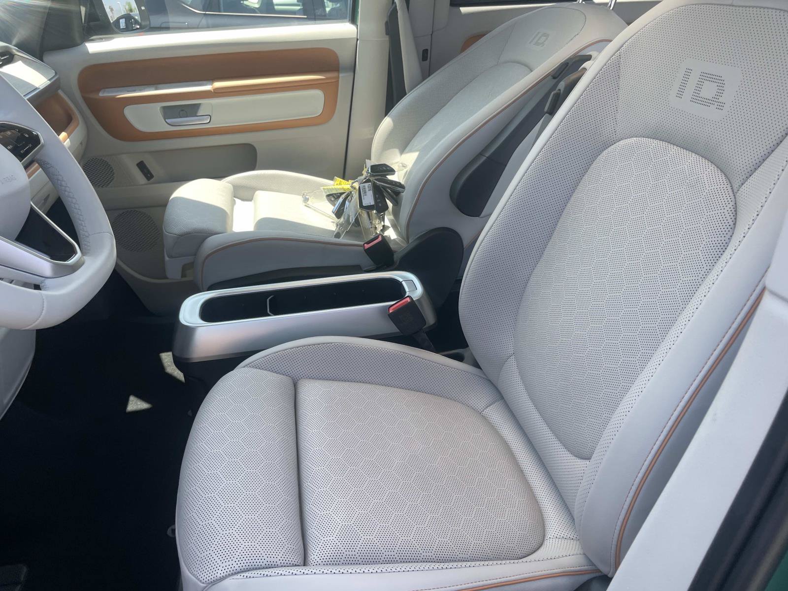 Certified 2025 Volkswagen ID. Buzz 1st Edition RWD image 24