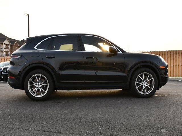 Used 2025 Porsche Cayenne image 8