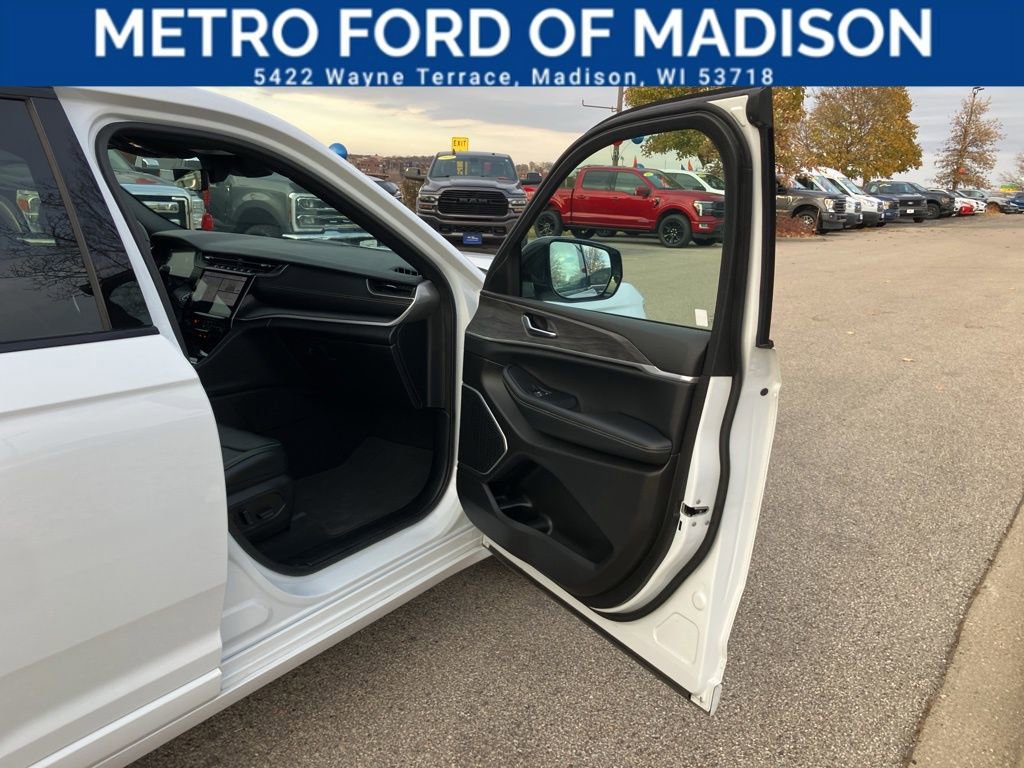 Used 2025 Jeep Grand Cherokee Limited 4xe image 46