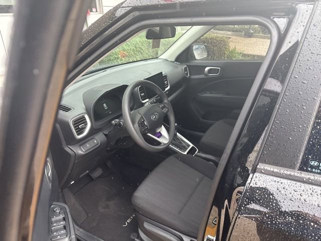 Used 2025 Hyundai Venue SE FWD image 14